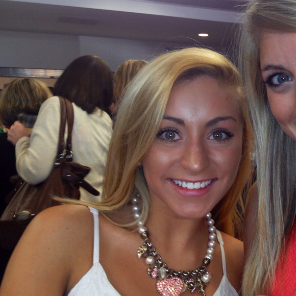 Taylor Hafenscher - Poshmark Profile Picture of Taylor Hafenscher (@thafenscher) on Poshmark