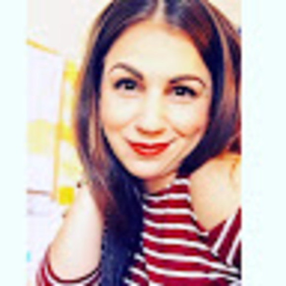 Profile Picture of Renee Mirmina (@reneemirmina) on Poshmark