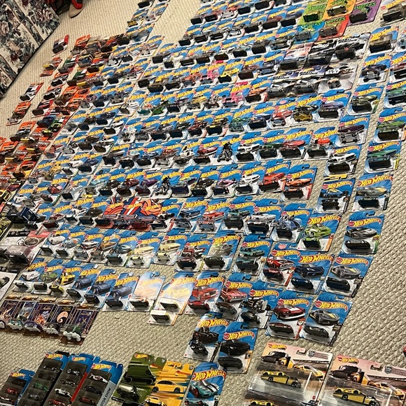 Profile Picture of David Loewen (@22dloewen) on Poshmark