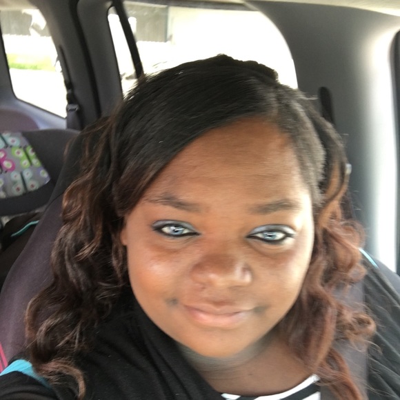 Profile Picture of Stasy Broomfield (@stasybroom12) on Poshmark