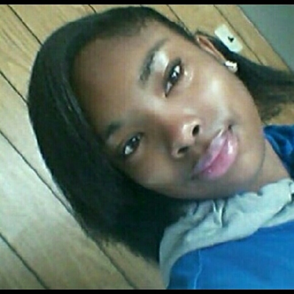 Profile Picture of Brianna Clair (@smileybri2003) on Poshmark