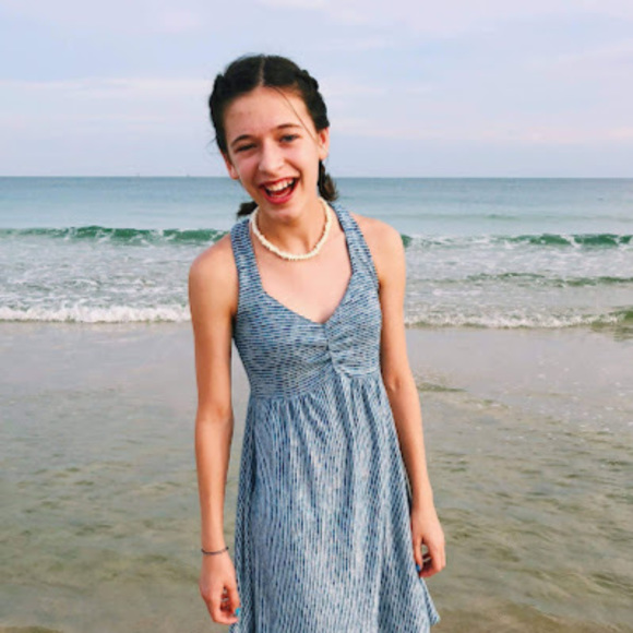 Profile Picture of Avery Bundrick (@averybundrick) on Poshmark