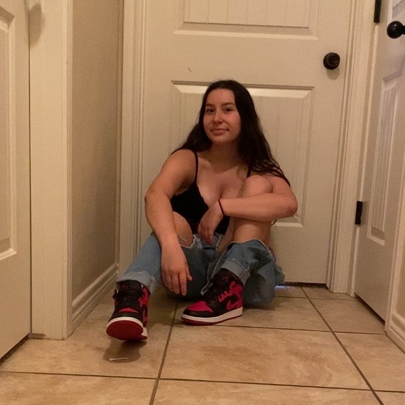 Profile Picture of Sarah Sperling (@sarahsperling32) on Poshmark