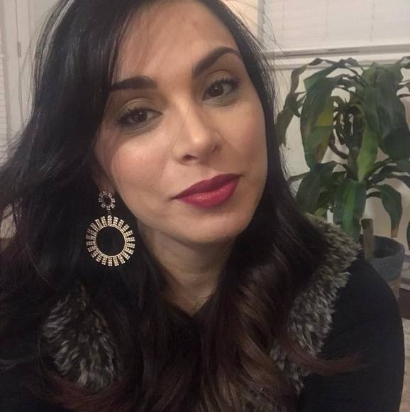 Profile Picture of Elisa Browko (@elisahala) on Poshmark