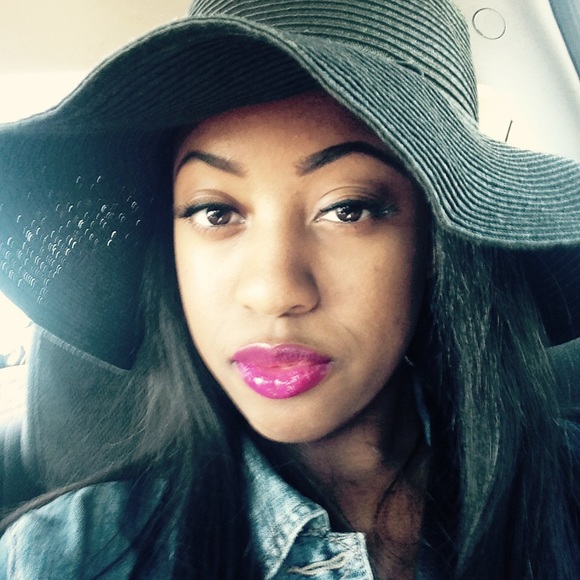 Profile Picture of Camry Mcmiller (@emrie101) on Poshmark