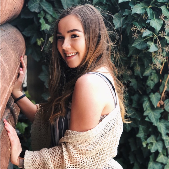 Profile Picture of Abby Sweaney (@abbysweaney) on Poshmark