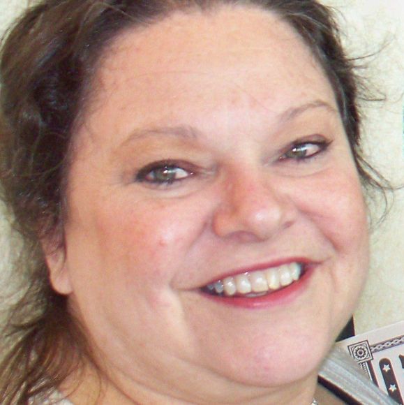 Profile Picture of Paula Applegate (@twiddlepotts) on Poshmark