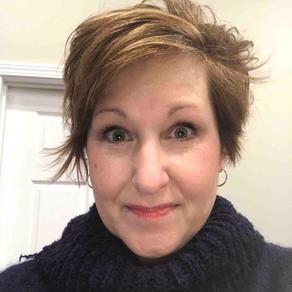 Profile Picture of Christine Boven (@christineboven) on Poshmark