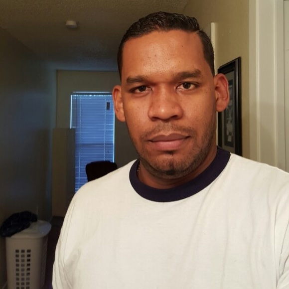 Profile Picture of Yulier Bruzain (@yulierbruzain) on Poshmark