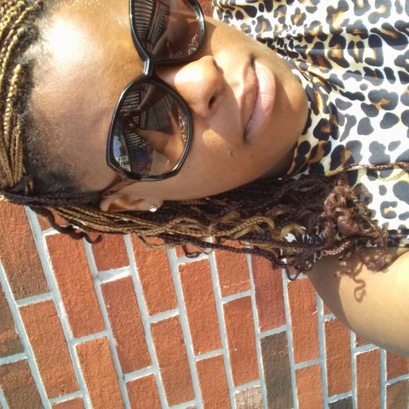 Rosemond Rowsey - Poshmark Profile Picture of Rosemond Rowsey (@mrsrowsey) on Poshmark