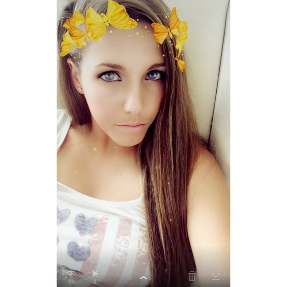 Profile Picture of Lacie Schwantner (@lacielu42) on Poshmark