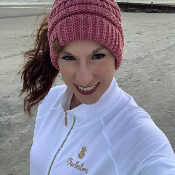 Robyn Howell - Poshmark Profile Picture of Robyn Howell (@rebob6610) on Poshmark