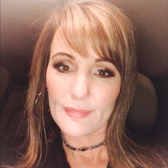 Profile Picture of Leanne Walsh (@leanne40) on Poshmark