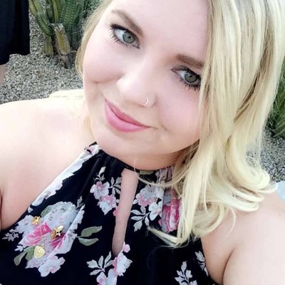 Profile Picture of Mikaela Martin (@mickypeacelove) on Twitter