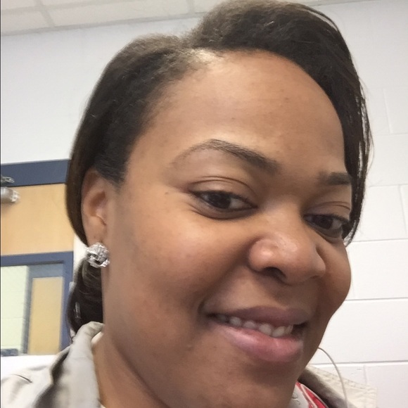 Profile Picture of Ericka Thompson (@rickadavis) on Poshmark