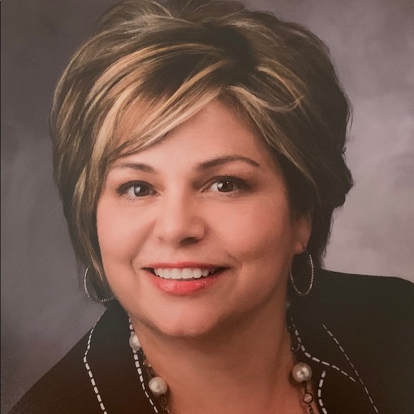 Profile Picture of Josanne Gilliam (@josannegilliam) on Poshmark