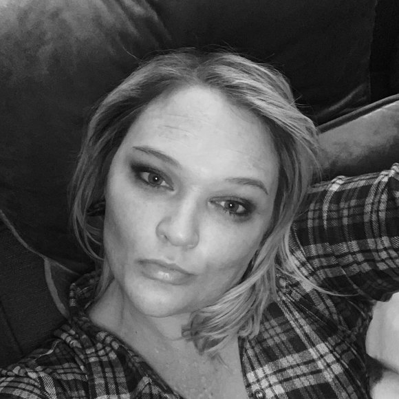 Profile Picture of Brandy Schmidt (@beenikol) on Poshmark