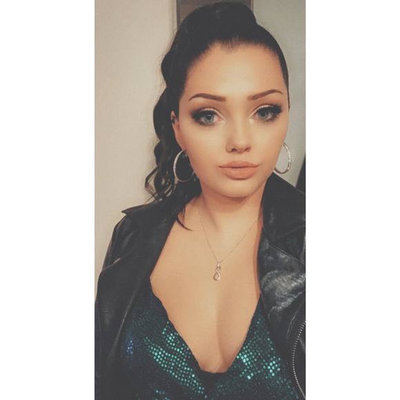 Danielle Penney - Poshmark Profile Picture of Danielle Penney (@daniellepenney) on Poshmark