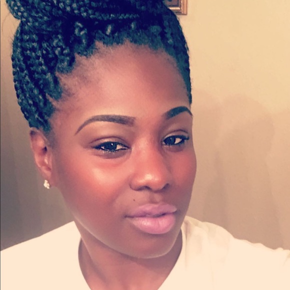 Profile Picture of Shardae Billups (@shardaebillups) on Poshmark