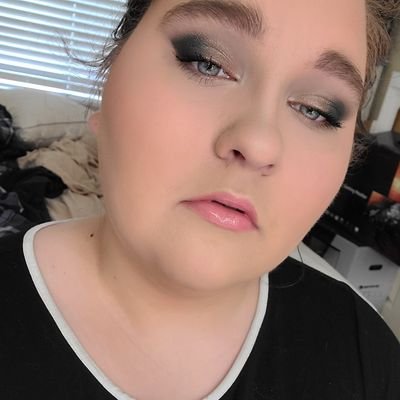 Profile Picture of Leah Orr (@Leahmahayliegh) on Twitter