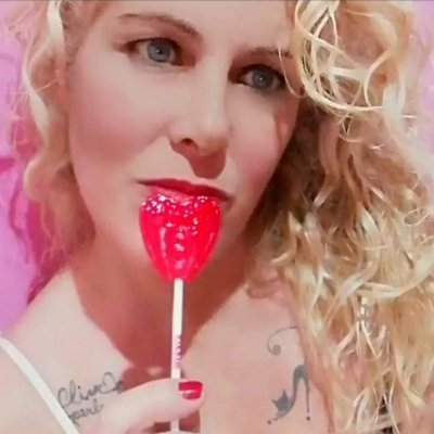Profile Picture of Eva André (@EvaAndr20) on Twitter