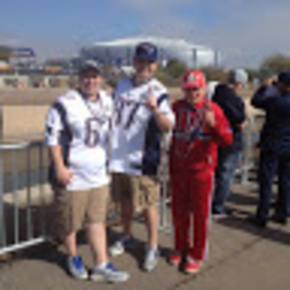 Profile Picture of Chris Regan (@cregan207) on Poshmark