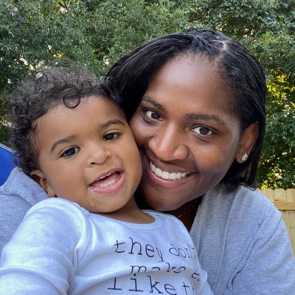 Profile Picture of Lisa Richardson (@lrich220) on Poshmark