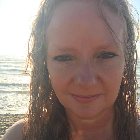 Profile Picture of Tammy Swinford dexter (@tammycnm) on Poshmark