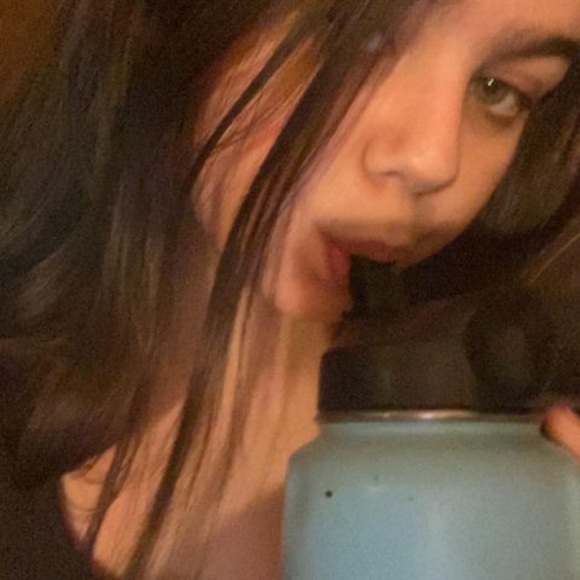 Profile Picture of Ashley Allnutt (@ashley_allnutt) on Poshmark