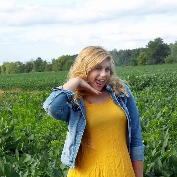 Profile Picture of Lydia Pitstick (@lydiampitstick) on Poshmark