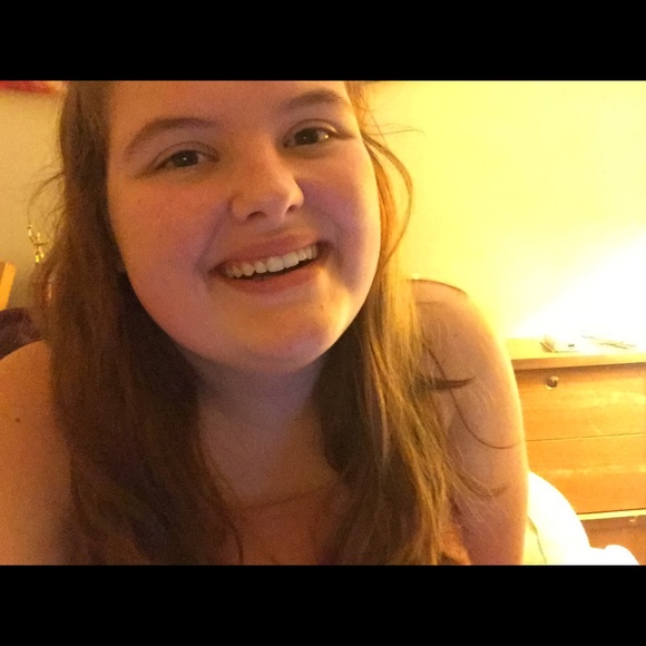 Profile Picture of Malerie Gazarek (@_malerie_) on Poshmark