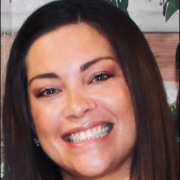 Profile Picture of Amber Krummel (@momsells889) on Poshmark