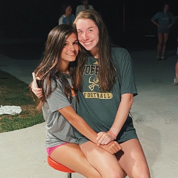 Profile Picture of Madisen Galiano (@madisengalianoo) on Poshmark