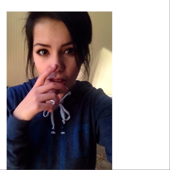 Dolli Mccovey - Poshmark Profile Picture of Dolli Mccovey (@dolllcat) on Poshmark