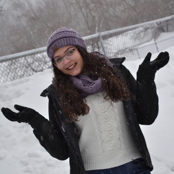 Profile Picture of Alexia Fontes (@lov22kraf) on Poshmark