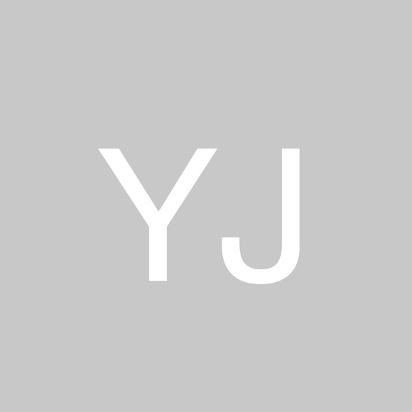 Profile Picture of Yasmin Jerebic (@aliyajerebic) on Poshmark