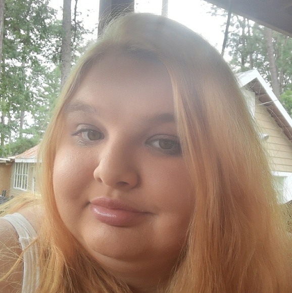 Profile Picture of Kari Dalhamer (@dalhamer2595) on Poshmark