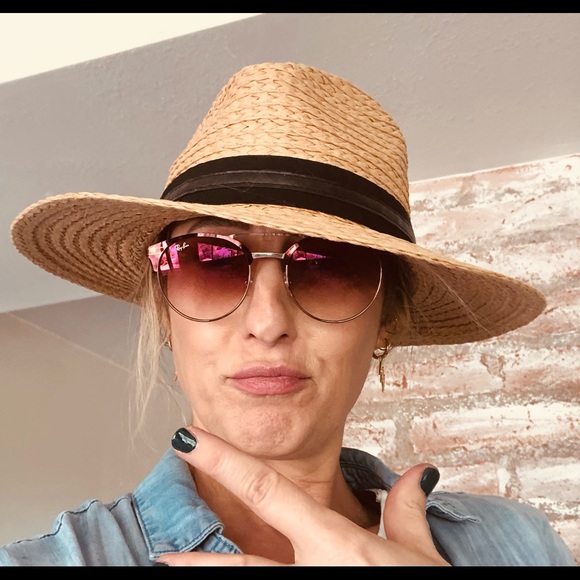 Profile Picture of Tanya Karras (@tkarras25) on Poshmark