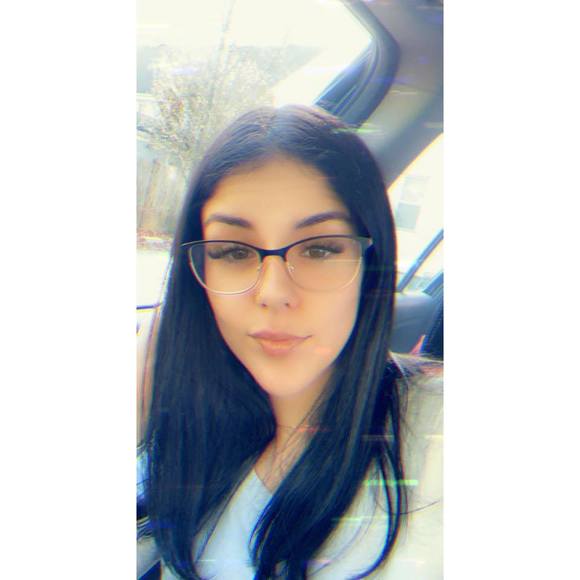 Profile Picture of Tiffany Streeper (@tiffaanyxo) on Poshmark