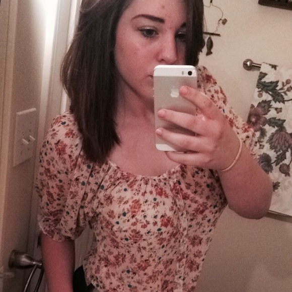 Mariah Weithman - Poshmark Profile Picture of Mariah Weithman (@faeriefolkriah) on Poshmark