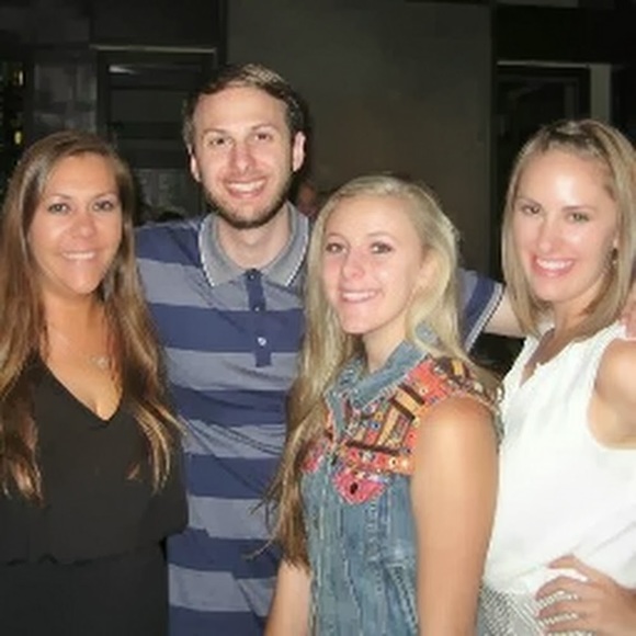 Profile Picture of Robin Halling (@challing) on Poshmark