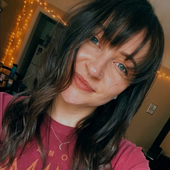 Profile Picture of Jade Brayton (@jadebra) on Poshmark