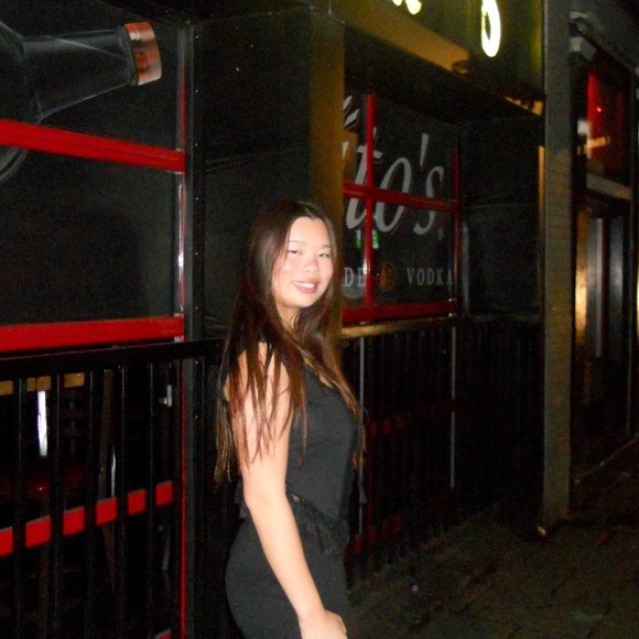 Profile Picture of Lily Cruikshanks (@lilyana8379) on Poshmark