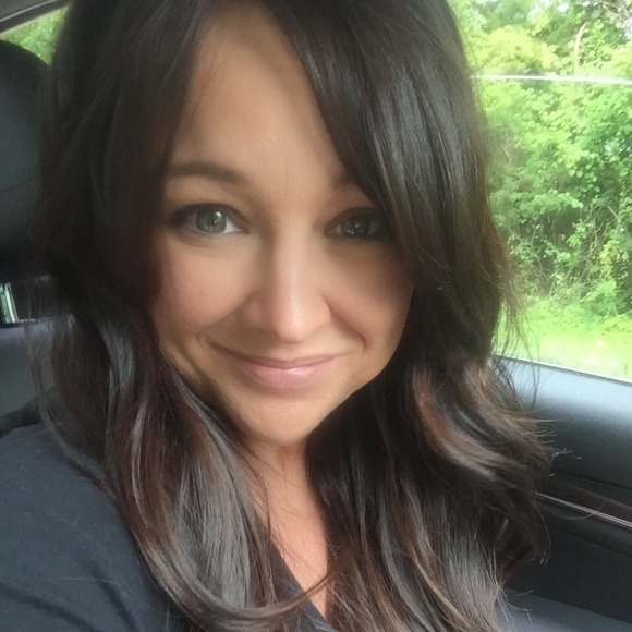 Profile Picture of Constance Benegar (@cbva1) on Poshmark