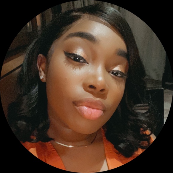 Profile Picture of Tomiqua Triplett (@toni_gotcakes) on Poshmark