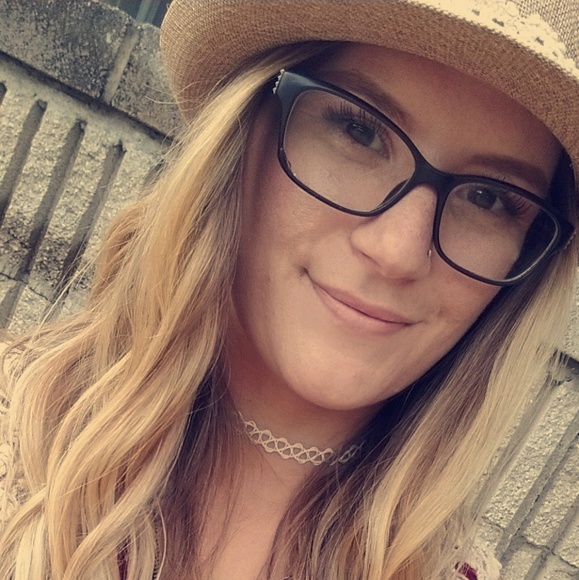 Profile Picture of Kaylee Rohm (@topmom23) on Poshmark