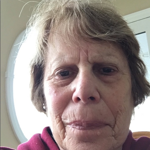 Profile Picture of Janet Baylis (@jabaylis) on Poshmark