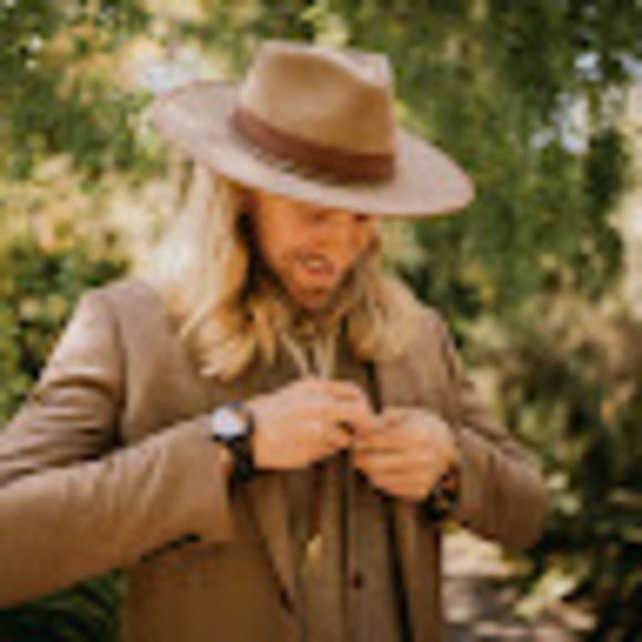 Profile Picture of Casey Massman (@caseymassman) on Poshmark