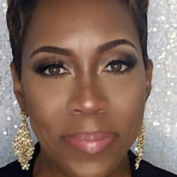 Profile Picture of Pam Hayes (@ehayesmrs02) on Poshmark