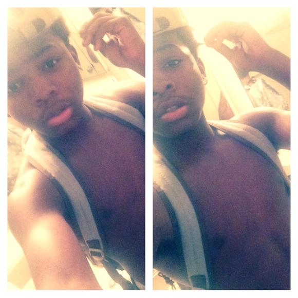 Profile Picture of Zivon Lonon (@kingpo97) on Poshmark